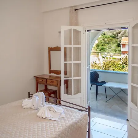 Pecka's House By The River Apartman