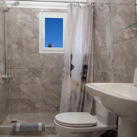 Pecka's House By The River Marathiász