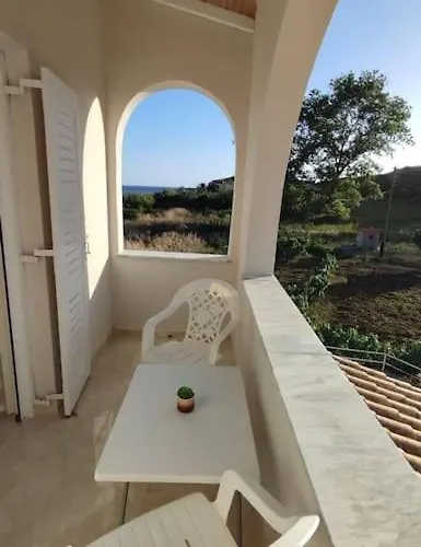Pecka's House By The River Marathias